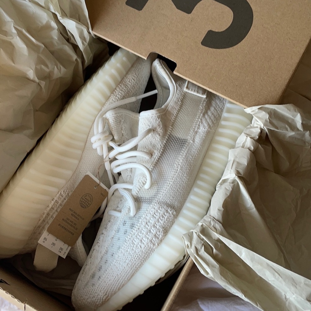 YEEZY BOOST 350 V2 in BONE